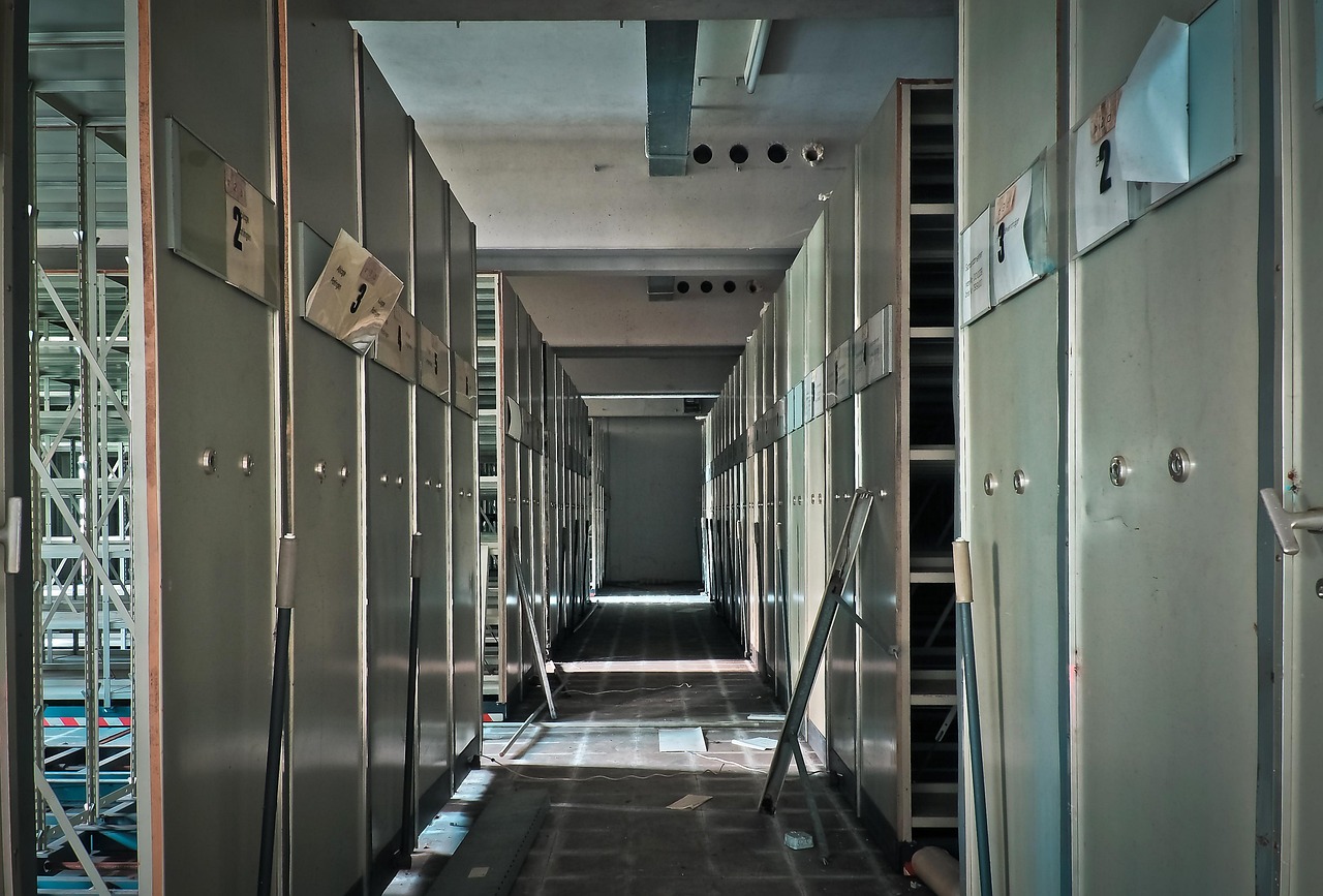 Inside building a simple archive: notes, examples and checks